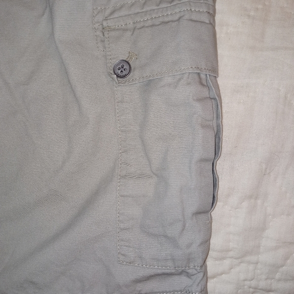 Calvin Klein Cargo Shorts - Picture 6 of 6